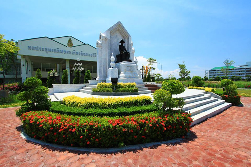 泰国吞武里皇家大学校园风采